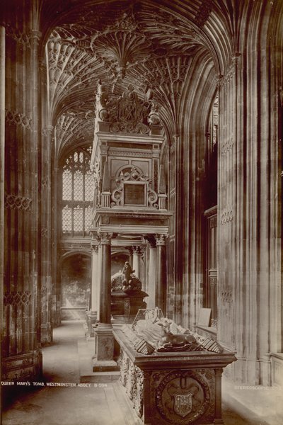 Postkarte mit einem Bild des Grabes von Königin Maria von English Photographer