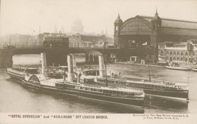 Royal Sovereign und Koh-I-Noor bei der London Bridge von English Photographer