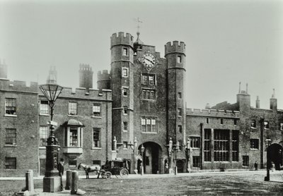 Saint Jamess Palace, Saint Jamess Palace, Westminster LB: von Saint Jamess Street, 1896 von English Photographer