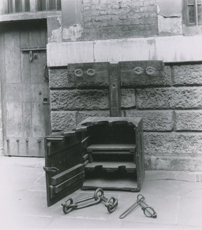 Pranger und Fesseln im Newgate-Gefängnis von English Photographer