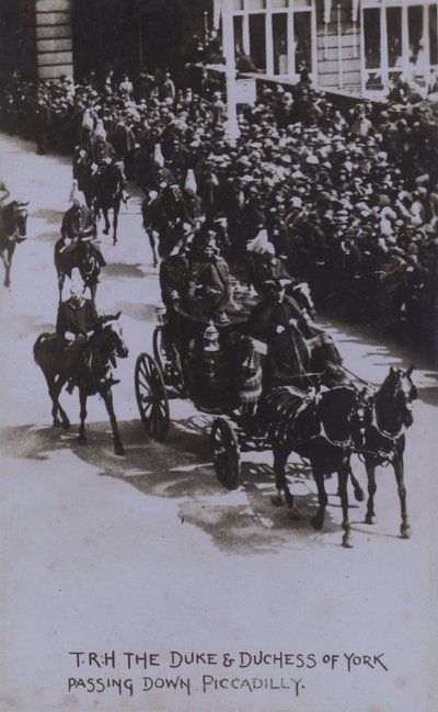 TRH Der Herzog und die Herzogin von York auf der Piccadilly von English Photographer