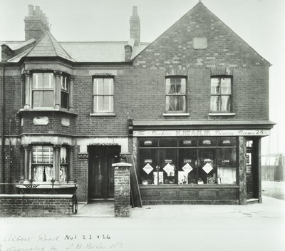 The Beehive Dining Rooms 97.0 ALB, 1899 von English Photographer
