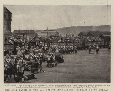 Die letzte Gruppe der 2. Gordon Highlanders beim Einsteigen in Durban von English Photographer