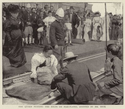 Die Königin befestigt die Bolzen an den Schienenplatten, assistiert von Mr. Bock von English Photographer
