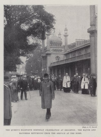 Der achtzigste Geburtstag der Königin in Brighton, der Bürgermeister und die Bürgermeisterin kehren vom Gottesdienst im Dome zurück von English Photographer