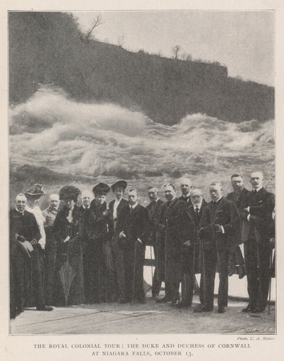 Die königliche Kolonialreise, der Herzog und die Herzogin von Cornwall an den Niagarafällen, 13. Oktober von English Photographer