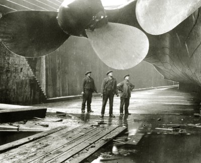 Die Propeller der Titanic im Thompson Graving Dock von Harland & Wolff, Belfast, Irland, 1910-11 von English Photographer