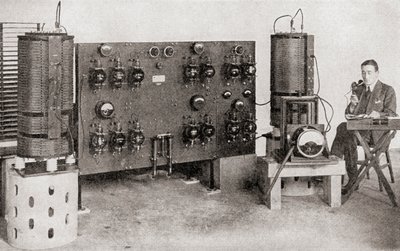 Der erste Rundfunksender, der in Großbritannien betrieben wurde, installiert in den Marconi-Werken, Chelmsford, 1919 und 1920, aus Die Geschichte von fünfundzwanzig Jahren, veröffentlicht 1935 von English Photographer