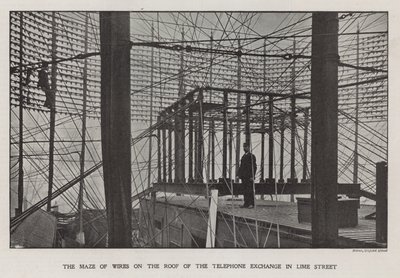 Das Drahtgewirr auf dem Dach der Telefonzentrale in der Lime Street von English Photographer