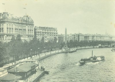 Victoria Embankment, Westminster LB: Blick nach Norden von Hungerford Bridge, 1895 von English Photographer