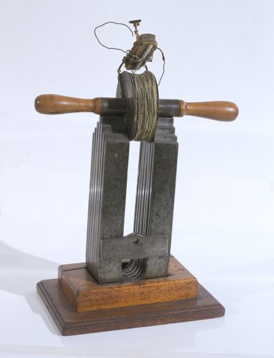 Ein grober Induktor, mit dem Michael Faraday (1791-1867) das Induktionsgesetz entdeckte von English School