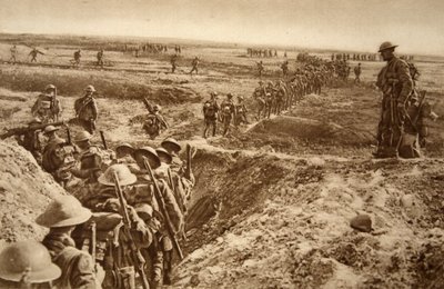 Britische Infanterie rückt im Vormarsch auf Cambrai vor, 1914-19 von English School