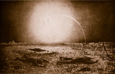Im Schein eines deutschen Leuchtgeschosses: Eine britische Patrouille in Gefahr zwischen den Schützengräben, 1914-19 von English School