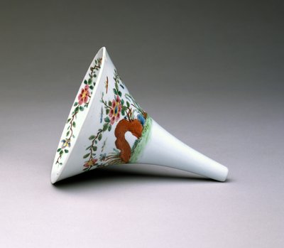 Famille-Rose-Weintrichter, Worcester-Porzellan, 1753-55 von English School