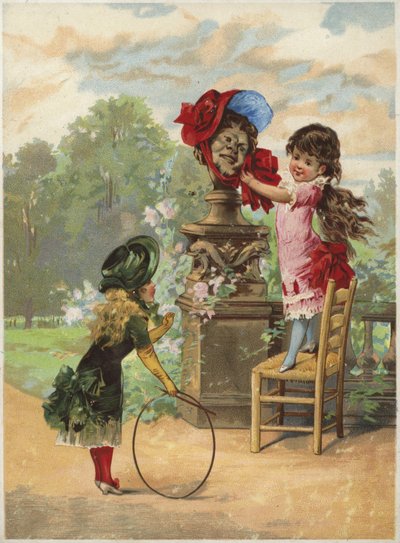 Mädchen setzt einer Statue eine Haube auf; ein anderes Mädchen mit Reifen von English School
