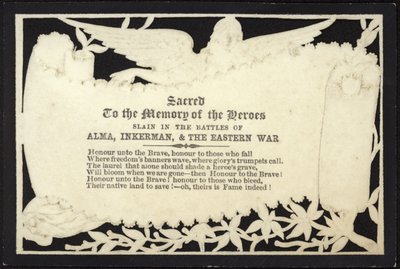 Gedenkkarte zum Andenken an die im Krieg gefallenen Helden von English School