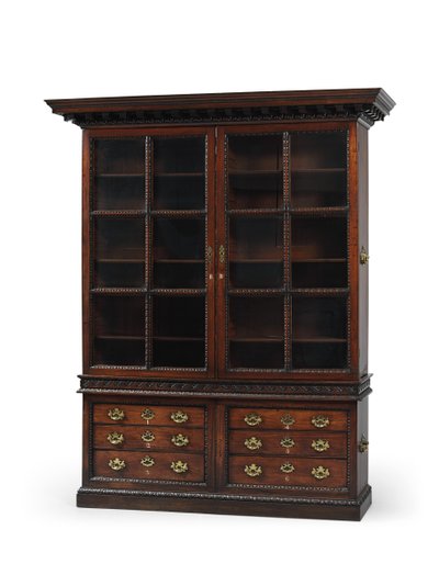 Einer von einem Paar George II Bibliotheksschränken, ca. 1750 von English School