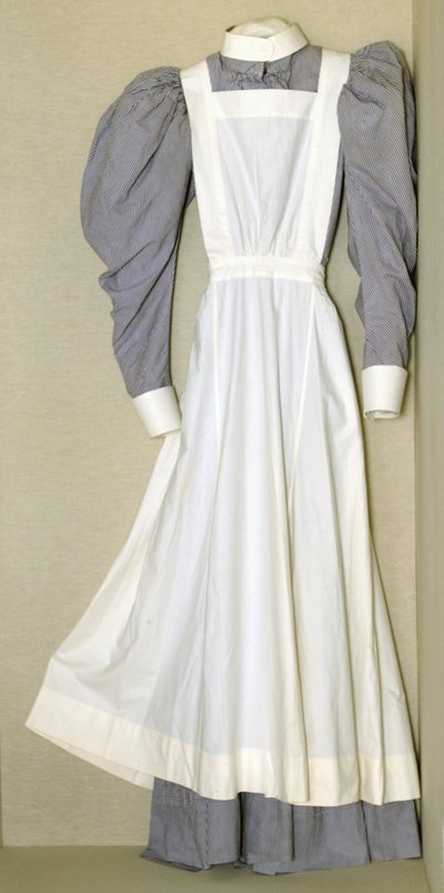 Teil einer Krankenpflegeruniform, die Helen Riddick während ihrer Zeit an der Nightingale Training School im St. Thomas Hospital gehörte, ca. 1896 von English School