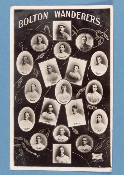 Postkarte der Spieler von Bolton Wanderers FC, Saison 1911-12 von English School