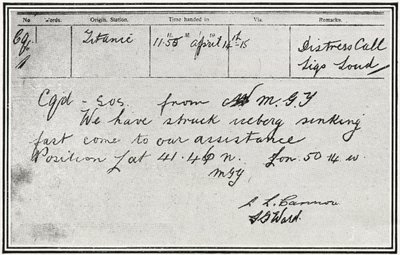 SOS-Nachricht, die vom russischen Dampfer Birma etwa fünf Minuten nach dem Zusammenstoß der Titanic mit einem Eisberg am 15. April 1912 empfangen wurde, aus "The Sphere", 04. Mai 1912 von English School