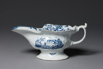 Sauciere, möglicherweise hergestellt von der Worcester Porzellanmanufaktur oder der Bristol Porzellanmanufaktur, um 1752 von English School