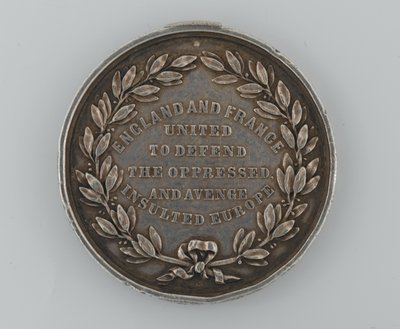 Silbermedaille des Patriotic Fund zur Erinnerung an das Bündnis zwischen England und Frankreich 1854, verliehen vom Bürgermeister von Dover, 1855 von English School