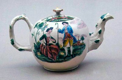 Staffordshire salzglasierte Teekanne dekoriert en famille rose, ca. 1770 von English School