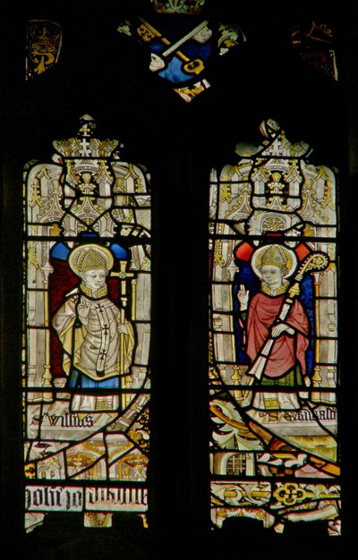Das Ostfenster, das den heiligen Wilhelm und den heiligen Erkenwald darstellt von English School