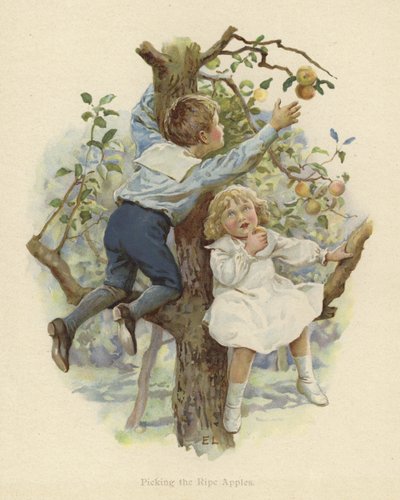 Zwei kleine Kinder sitzen in den Ästen eines Baumes von English School