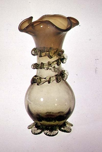 Vase mit aufgebrachter und gezwickter Dekoration, spätes 19. Jahrhundert (Vaselineglas) von English School
