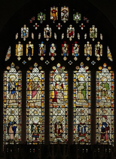 Fenster Ew, Darstellung von Somerset-Glas um 1450 im Ostfenster mit zehn feinen Heiligenfiguren von English School