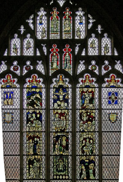 Fenster Ww zeigt Fragmente und Tafeln, wieder zusammengesetzt von Eric Milner-White 1955-57 von English School