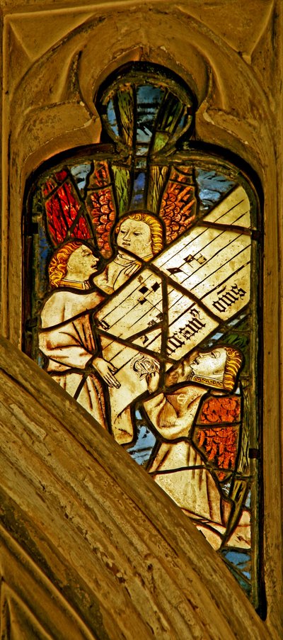 Fenster n2 mit Darstellung des Engelschors mit Noten von English School