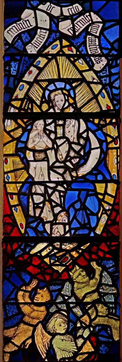 Fenster S2 mit der Frau, bekleidet mit der Sonne und dem Mond unter ihren Füßen, mit dem Knaben im Buch der Offenbarung; mit Edelsteinen aus eingelegtem Glas von English School