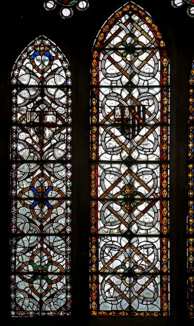 Fenster s5 mit zwei Lanzetten und geometrischem Grisaille von English School