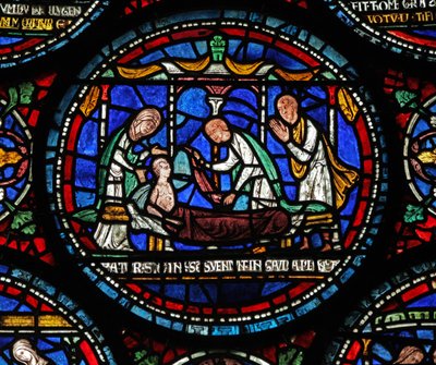 Fenster s6, Szene aus einem St. Thomas Becket Wunderfenster: Cicely von Plumstead(?) sitzt auf ihrer Bahre auf von English School