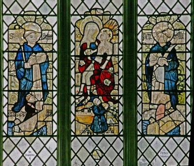 Fenster w4 zeigt die Pietà mit St. Dominikus und St. Peter Martyr: kleine Stifterfiguren von English School