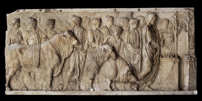 Römisches architektonisches Relief mit Tieropfer von Erich Lessing