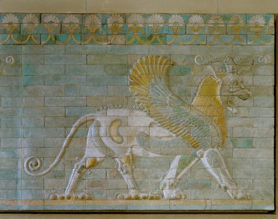 Geflügelter Stier, farbige glasierte Fliesen, aus dem Palast in Susa, Iran von Erich Lessing