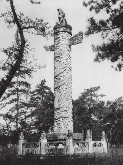 Siling, Chihli, Säule auf der Straße der Geister von Ernst Boerschmann