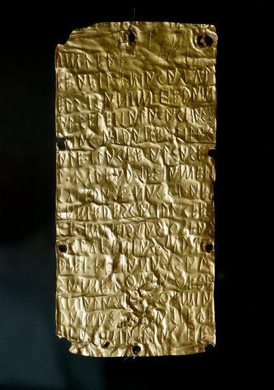 Etruskische Antike: Tafeln (Platten) von Pyrgi aus Gold mit Inschriften in etruskischer Sprache, gewidmet der vereinten Göttin. Ende 6. - Anfang 5. Jahrhundert v. Chr. Rom, Museo Nazionale di Villa Giulia von Etruscan