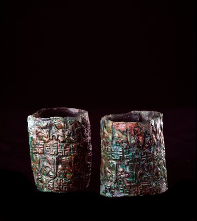Etruskische Zivilisation: Bronzedekor-Armbänder aus dem Grab des Bronzekarrens in Vulci, 680-670 v. Chr. von Etruscan
