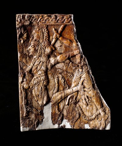 Etruskische Zivilisation: Elfenbeinplatte mit der Darstellung von Geryon - Aus dem Tumulus von Montefortini, Comeana, Italien - 7. Jahrhundert v. Chr. Maße 10x8,1 cm, Florenz, Archäologisches Museum, Inv. 194662 von Etruscan