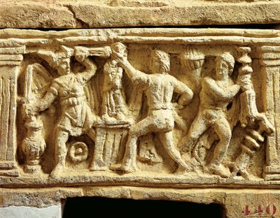 Etruskische Zivilisation, Tuffurne mit Szenen von Galliern, die Tempel plündern von Etruscan