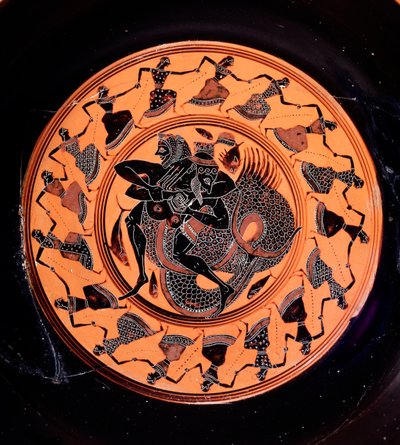 Terrakotta-Kylix darstellend Herkules im Kampf mit Triton, umgeben von siebzehn tanzenden Nereiden, 6. Jahrhundert v. Chr. von Etruscan