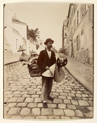 Lampenschirmhändler von Eugène Atget