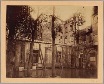 Kleines Gebäude, in dem sich der alte Kreuzgang St. Séverin befindet von Eugène Atget