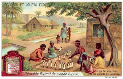 Kinder spielen ein Amazonenspiel in Dahomey von European School