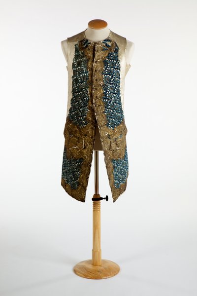 Weste, dekoriert mit Goldmetallfaden, blauer Chenille und Pailletten, ca. 1750-70 von European School