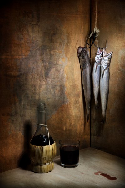 Rustikaler Fisch und Wein von Felice Angelino